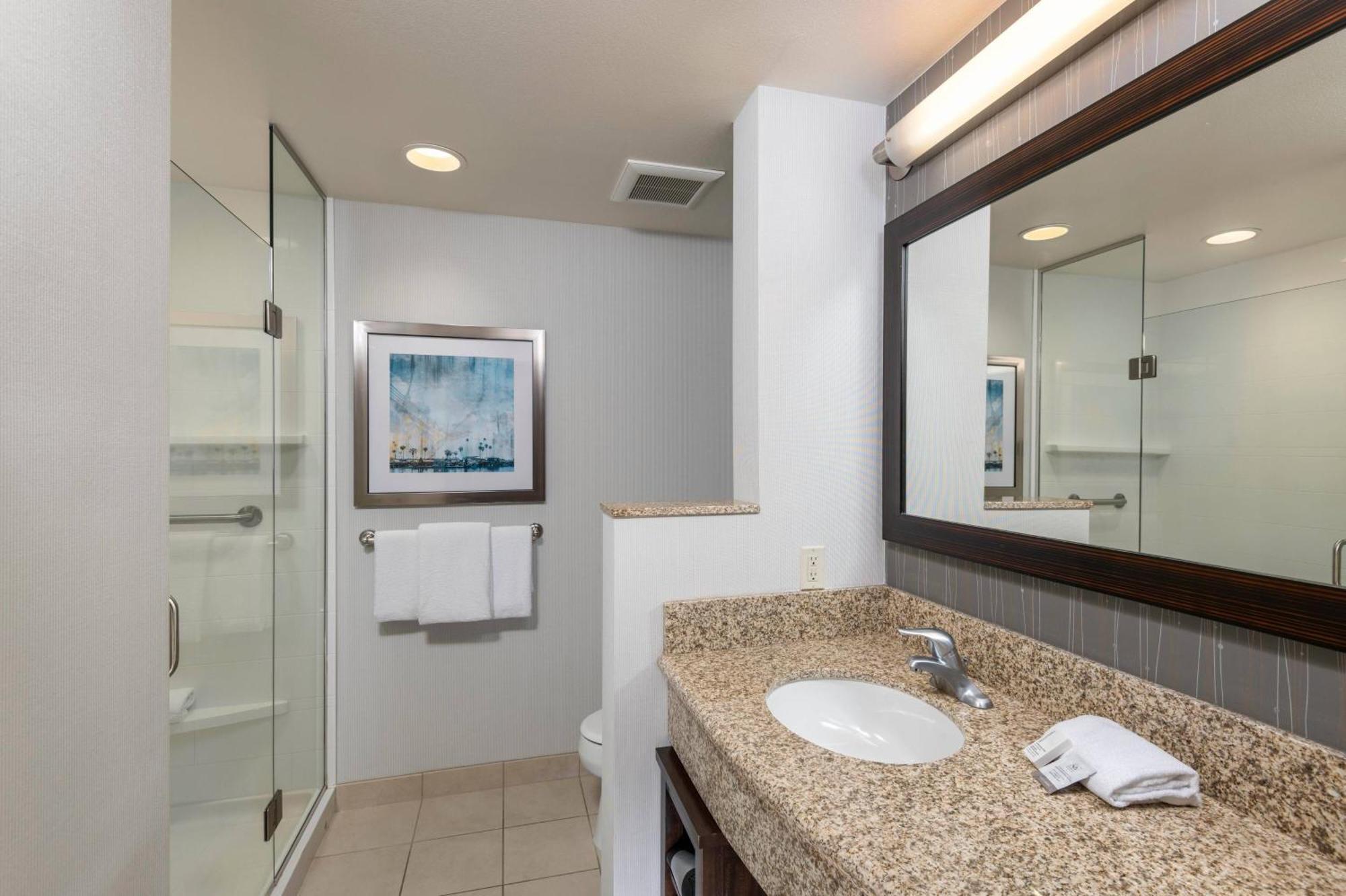 Courtyard By Marriott San Diego Oceanside Exterior foto